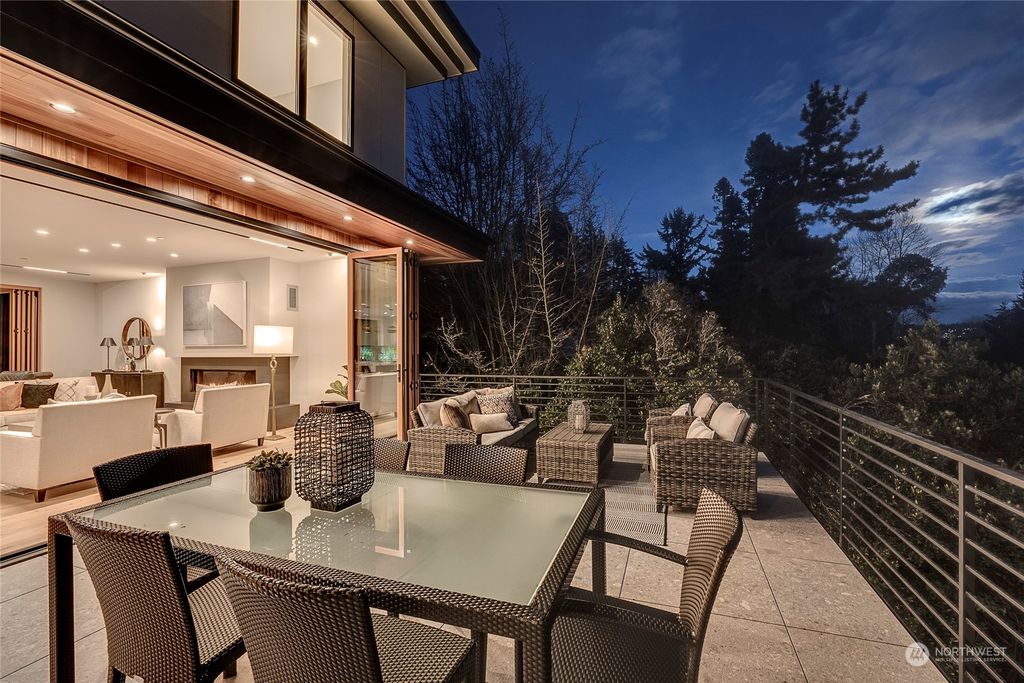 Photo of 9818 SE 42nd Place, Mercer Island, WA 98040 (MLS # 2153883)