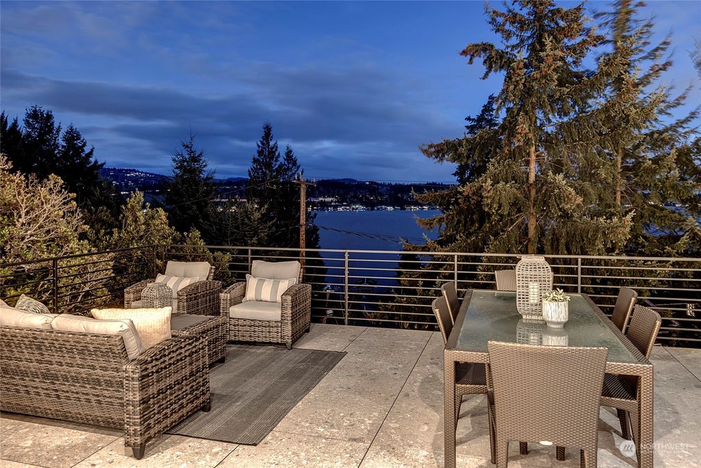 Photo of 9818 SE 42nd Place, Mercer Island, WA 98040 (MLS # 2153883)