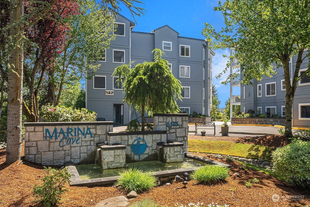 Photo of 6125 NE 175th Street #M201, Kenmore, WA 98028 (MLS # 2247892)