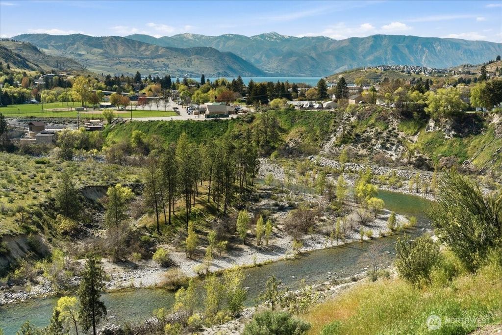 Photo of 404 S Clifford Street, Chelan, WA 98816 (MLS # 2510579)