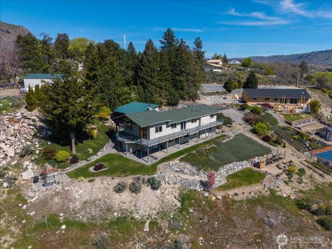 Photo of 404 S Clifford Street, Chelan, WA 98816 (MLS # 2510579)