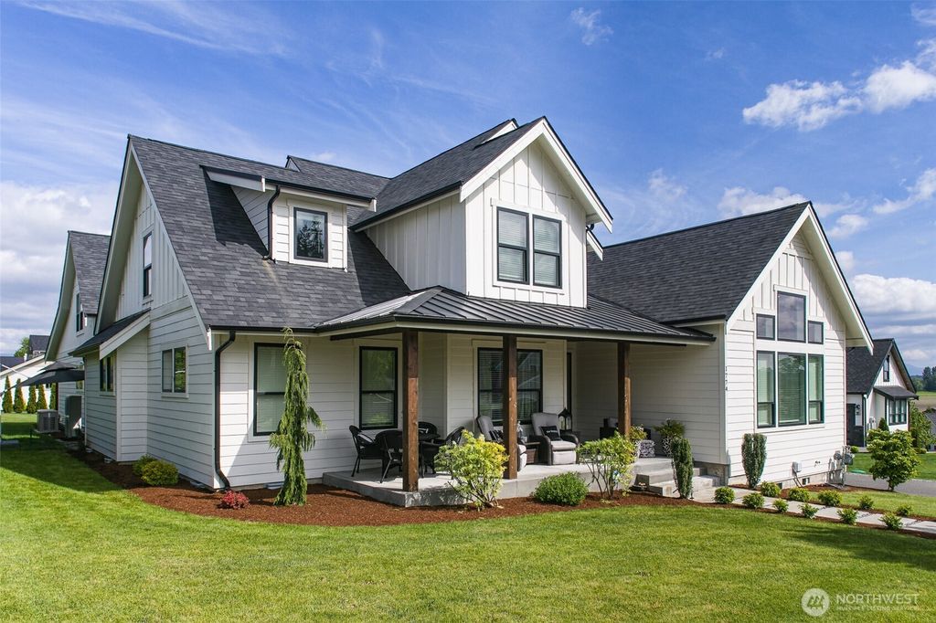 Photo of 1774 Farmview Terrace, Lynden, WA 98264 (MLS # 2478818)