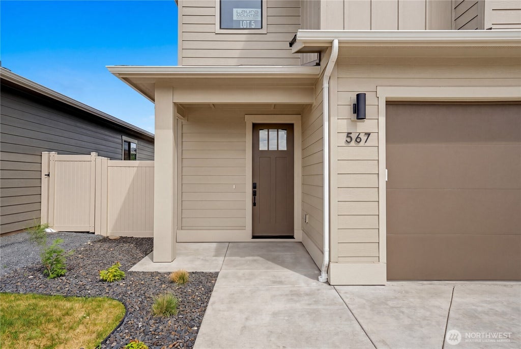 Photo of 567 S Perry Avenue, East Wenatchee, WA 98802 (MLS # 2554326)