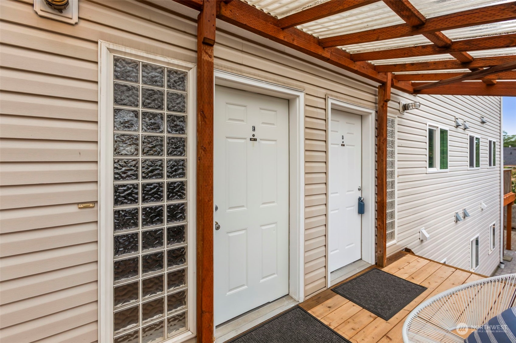 Seattle, Washington 98106, United States, 2 Bedrooms Bedrooms, ,2 BathroomsBathrooms,Residential,Pending,25327