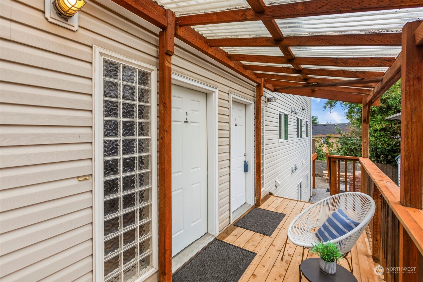 Seattle, Washington 98106, United States, 2 Bedrooms Bedrooms, ,2 BathroomsBathrooms,Residential,Pending,25327