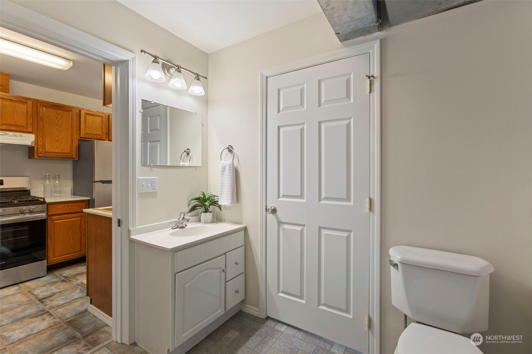 Seattle, Washington 98106, United States, 2 Bedrooms Bedrooms, ,2 BathroomsBathrooms,Residential,Pending,25327