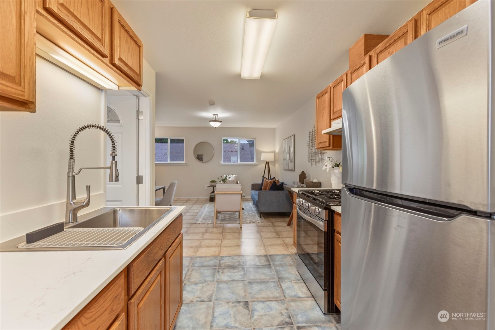 Seattle, Washington 98106, United States, 2 Bedrooms Bedrooms, ,2 BathroomsBathrooms,Residential,Pending,25327