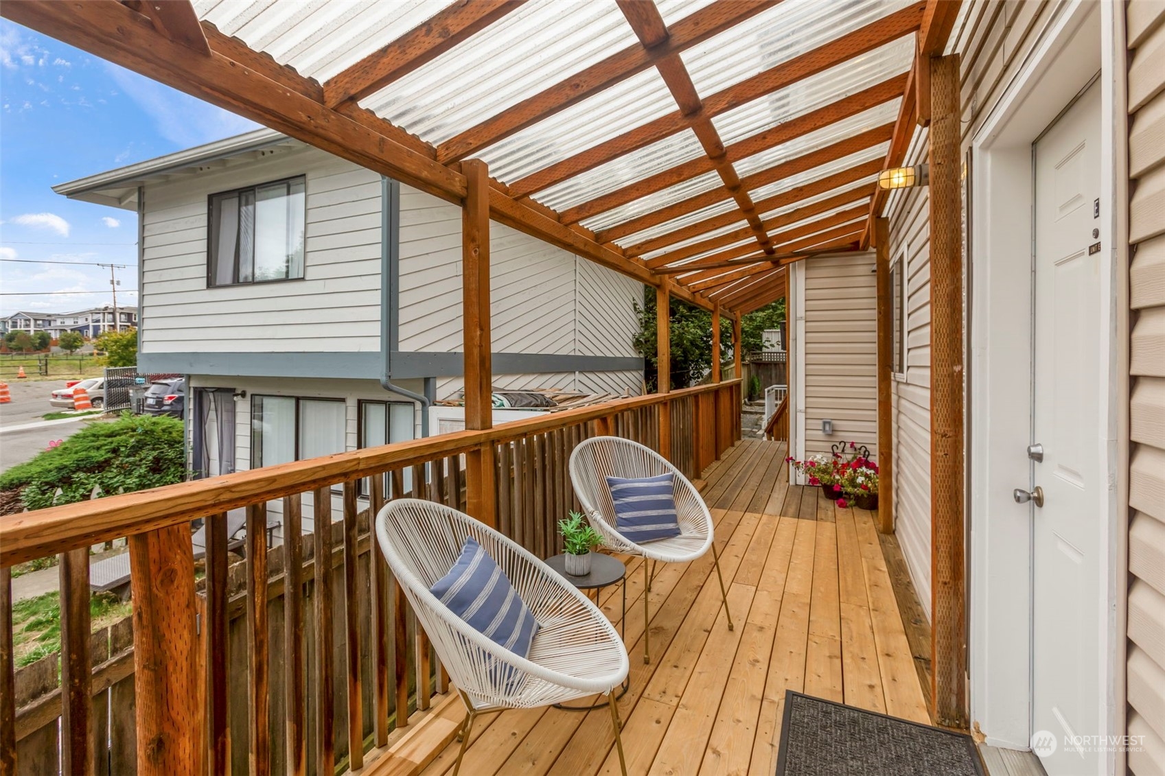 Seattle, Washington 98106, United States, 2 Bedrooms Bedrooms, ,2 BathroomsBathrooms,Residential,Pending,25327