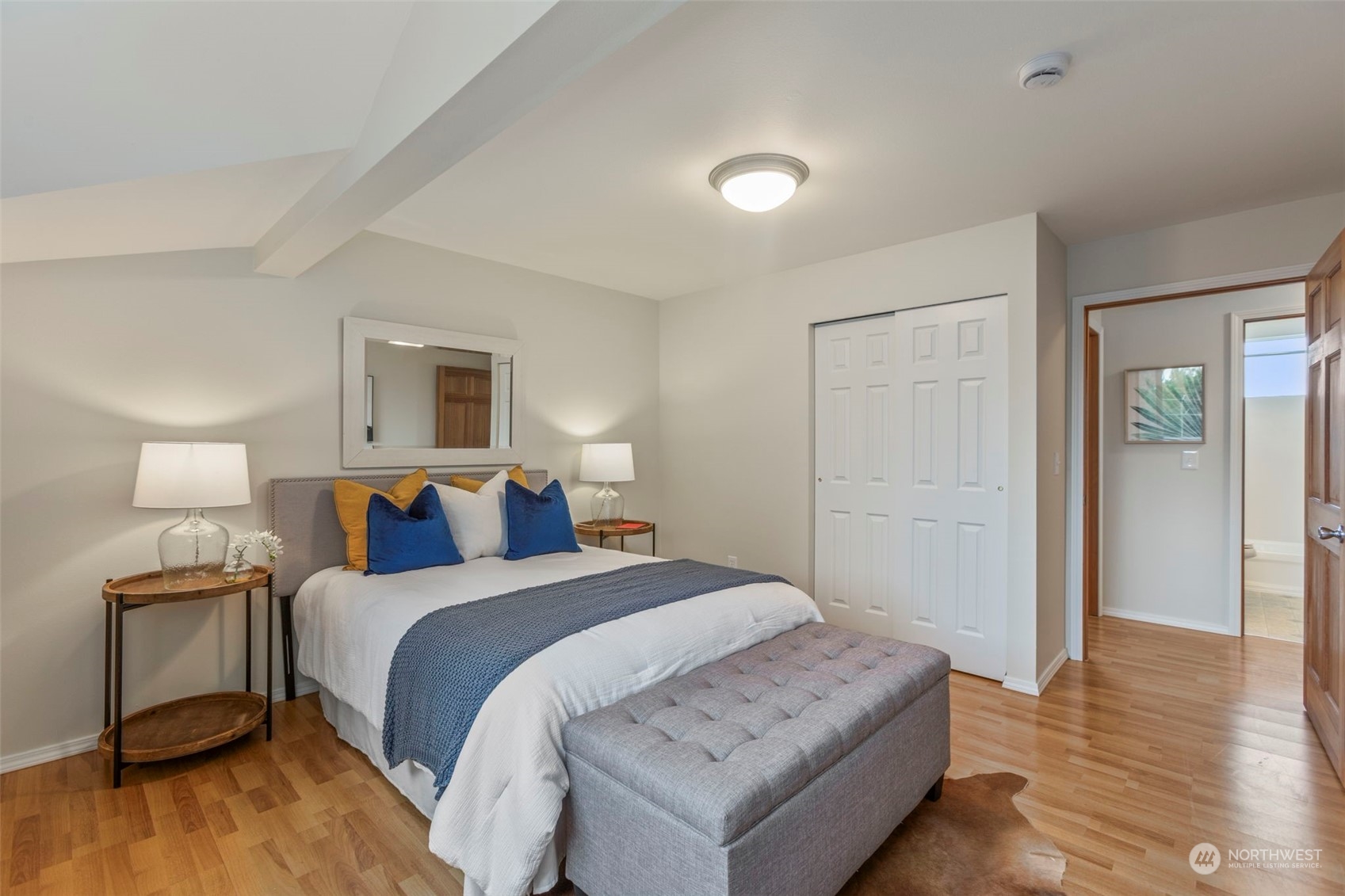 Seattle, Washington 98106, United States, 2 Bedrooms Bedrooms, ,2 BathroomsBathrooms,Residential,Pending,25327