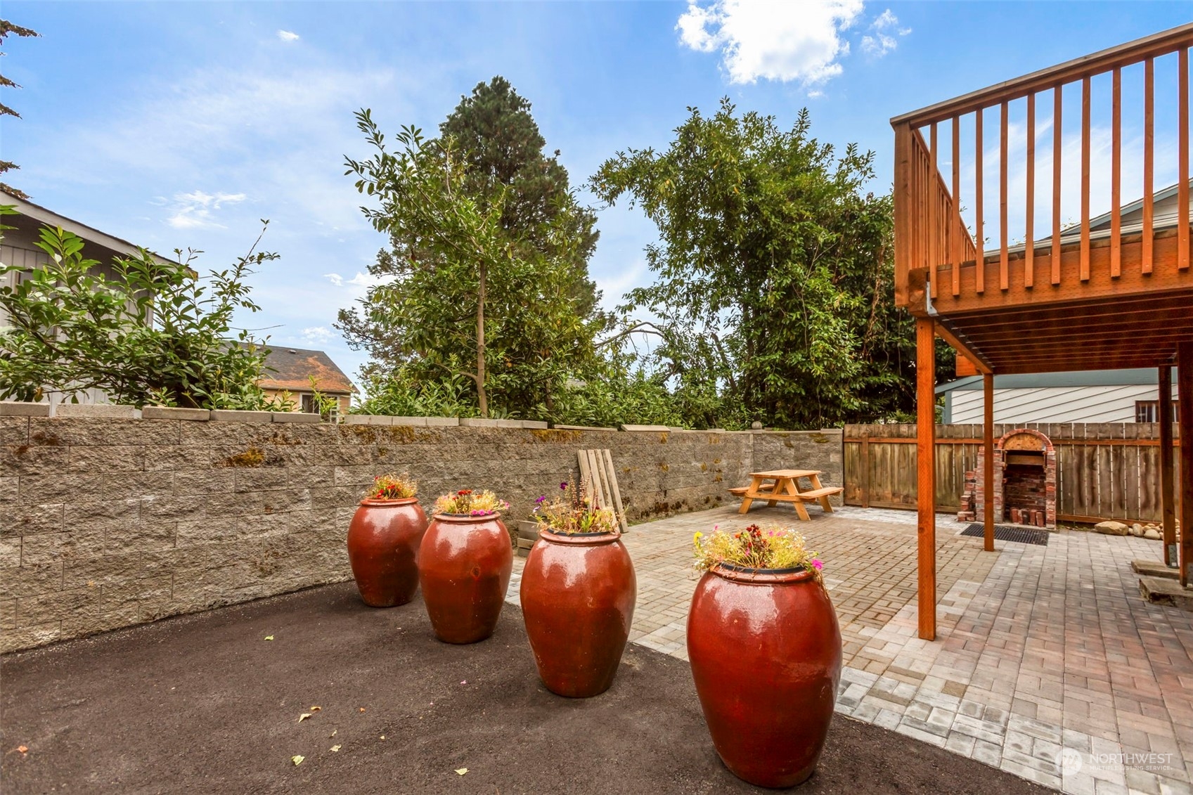 Seattle, Washington 98106, United States, 2 Bedrooms Bedrooms, ,2 BathroomsBathrooms,Residential,Pending,25327