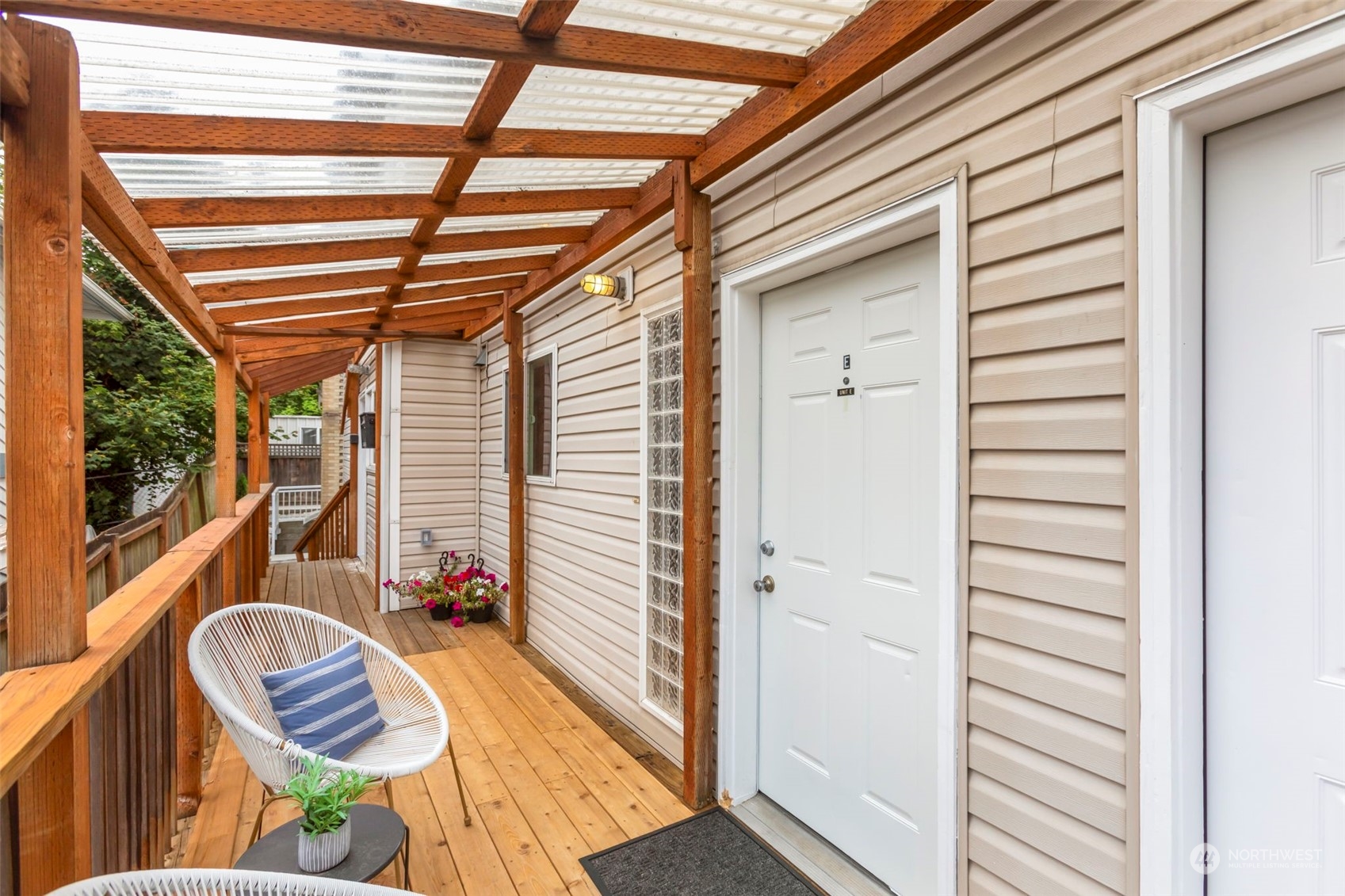 Seattle, Washington 98106, United States, 2 Bedrooms Bedrooms, ,2 BathroomsBathrooms,Residential,Pending,25327