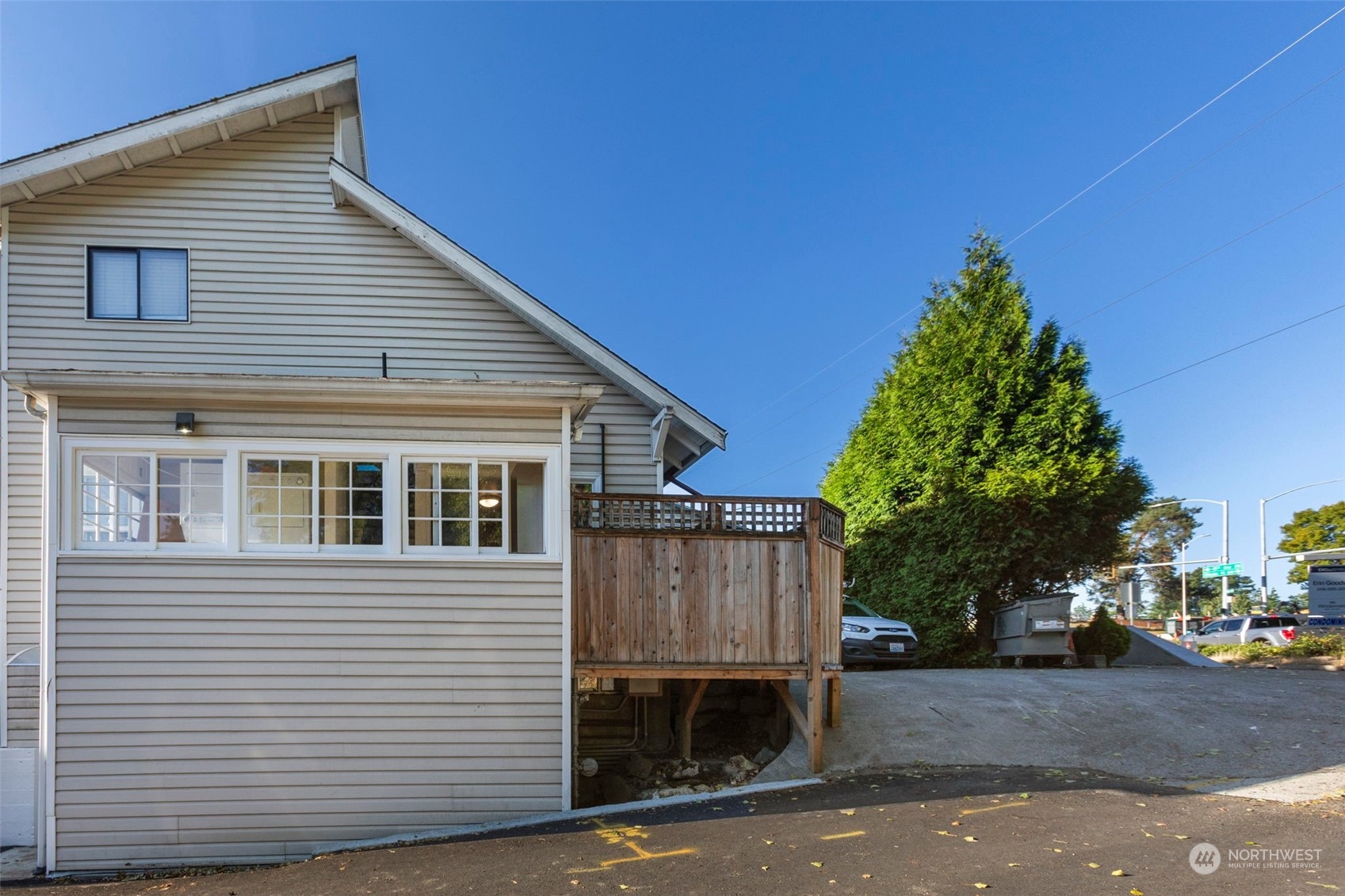 Seattle, Washington 98106, United States, 2 Bedrooms Bedrooms, ,2 BathroomsBathrooms,Residential,Pending,25327