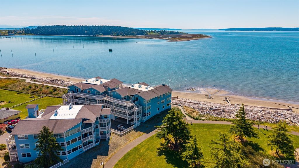 Photo of 651 SE Bayshore Drive #E102, Oak Harbor, WA 98277 (MLS # 2517844)