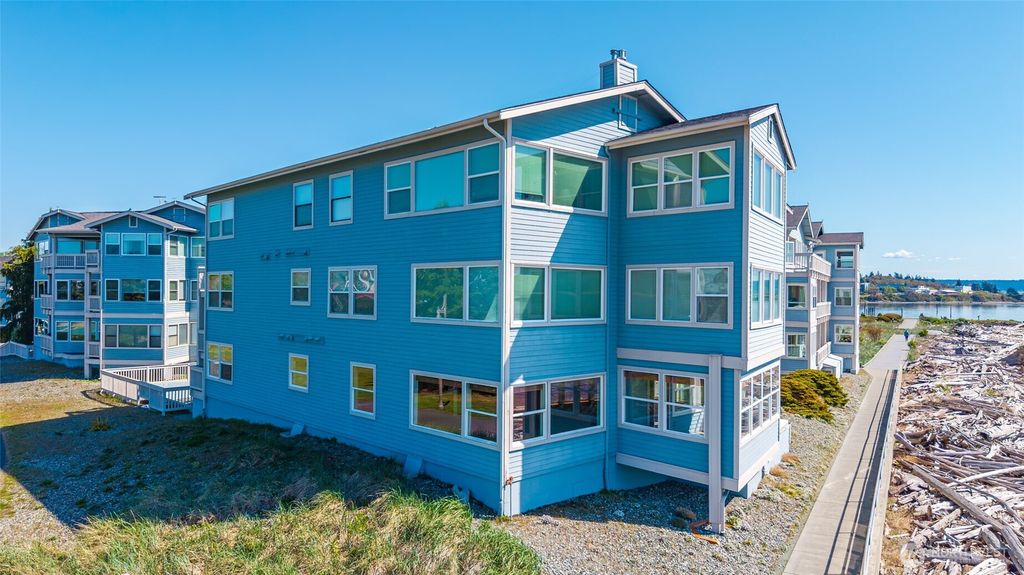 Photo of 651 SE Bayshore Drive #E102, Oak Harbor, WA 98277 (MLS # 2517844)