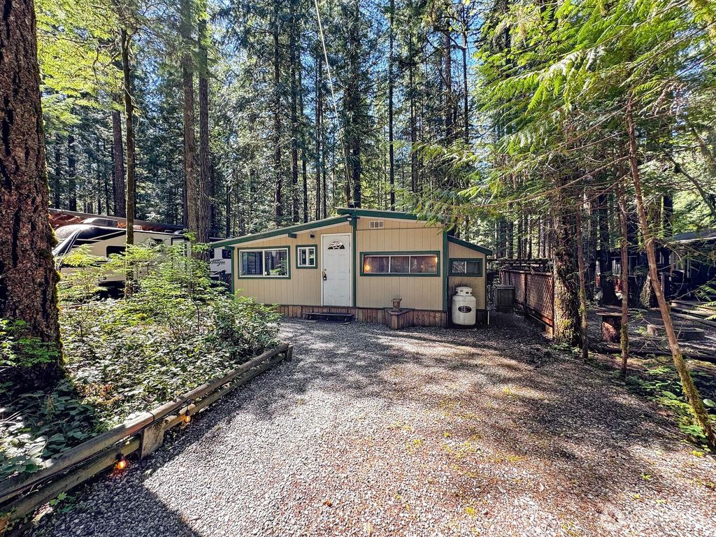 Photo of 107 3 Sunset Circle Cir, Deming, WA 98244 (MLS # 2525172)