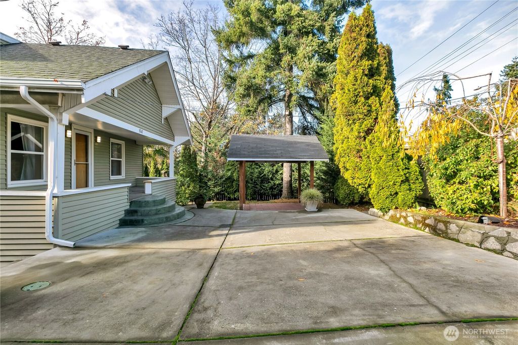 Photo of 1547 SW Myrtle Street, Seattle, WA 98106 (MLS # 2453784)