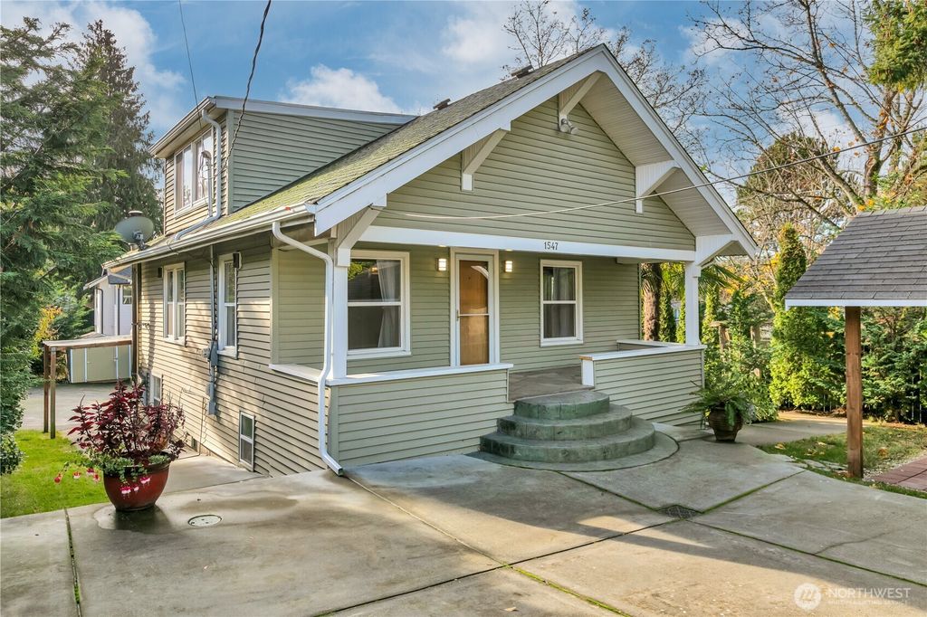 Photo of 1547 SW Myrtle Street, Seattle, WA 98106 (MLS # 2453784)