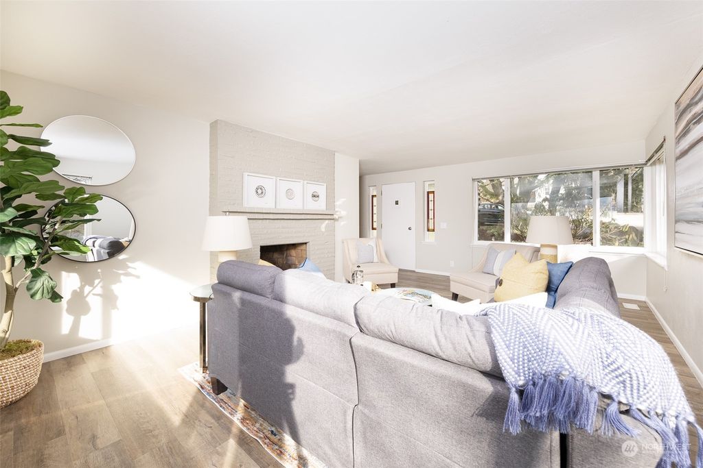Photo of 11449 21st Avenue SW, Seattle, WA 98146 (MLS # 2197079)