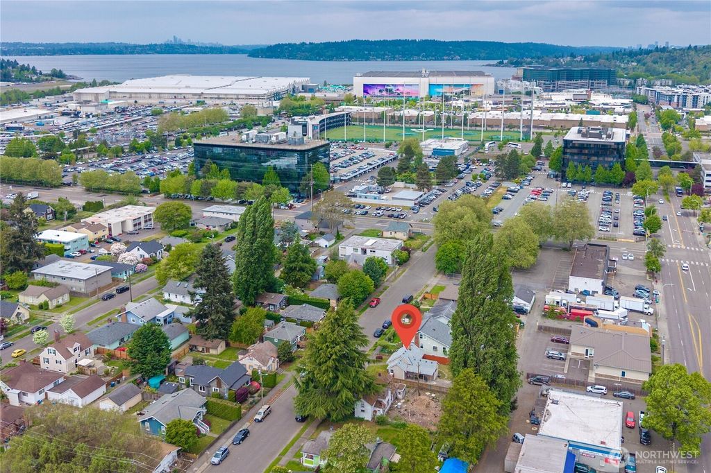 Photo of 516 Pelly Avenue N, Renton, WA 98057 (MLS # 2521775)