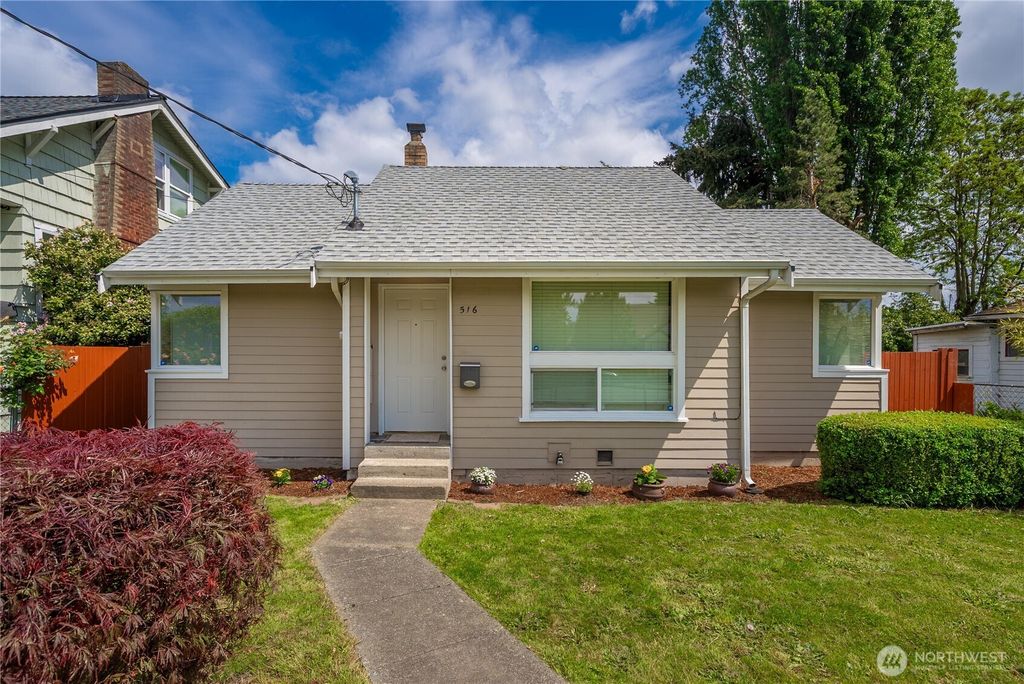 Photo of 516 Pelly Avenue N, Renton, WA 98057 (MLS # 2521775)