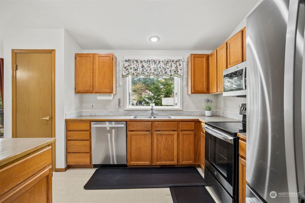 Photo of 6114 1st Drive SE, Everett, WA 98203 (MLS # 2207397)