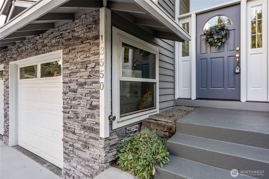 Photo of 13550 127th Ave Ave NE, Kirkland, WA 98034 (MLS # 2434252)