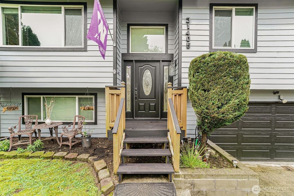 Photo of 31405 32nd Avenue SW, Federal Way, WA 98023 (MLS # 2471862)