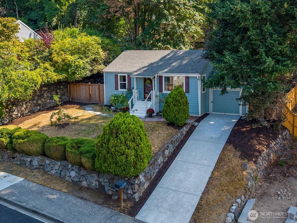 Photo of 512 Bronson Place NE, Renton, WA 98056 (MLS # 2570618)