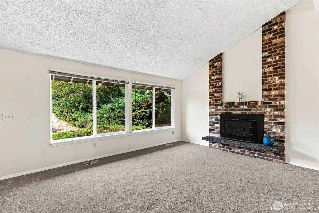 Photo of 1116 SW 106th Street, Seattle, WA 98146 (MLS # 2574586)