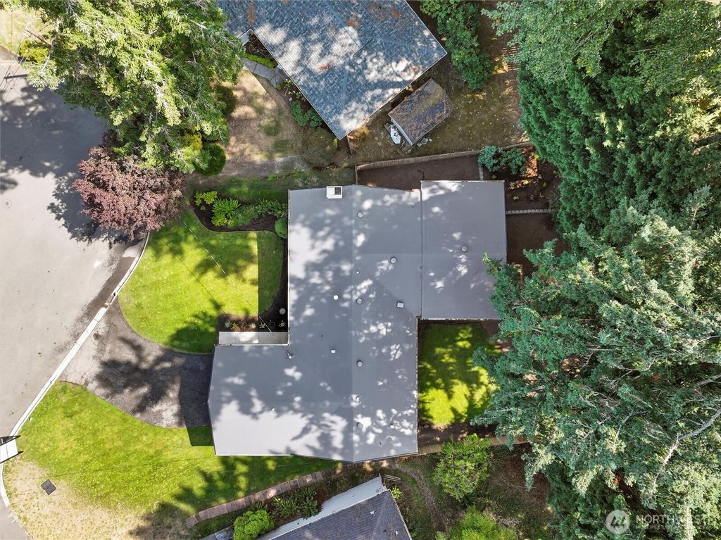 Photo of 16551 NE 27th Street, Bellevue, WA 98008 (MLS # 2429272)