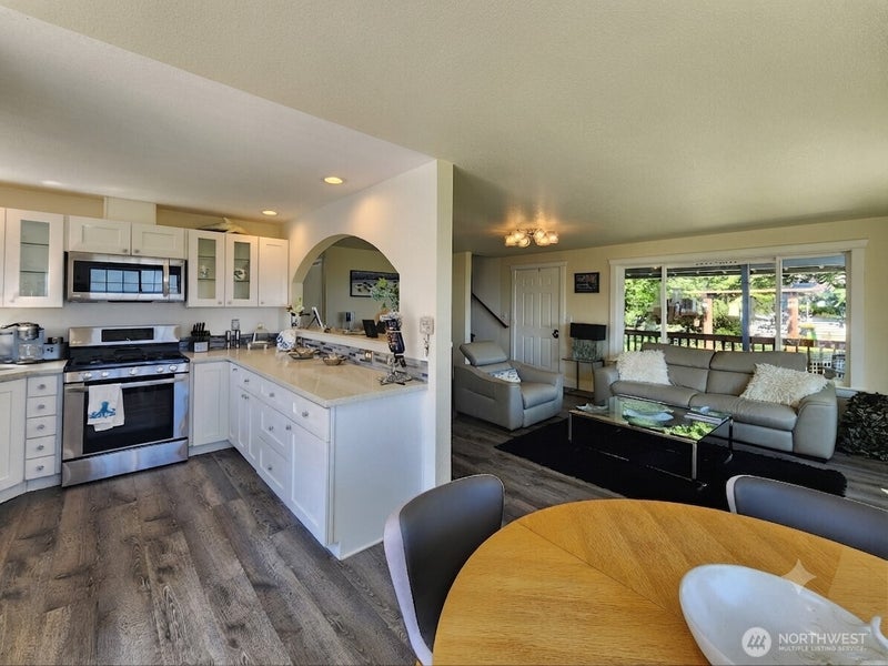 370 Olympic View Avenue NE