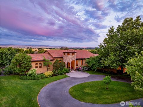 Photo of 2316 Ridgeview Road, Walla Walla, WA 99362 (MLS # 2389228)