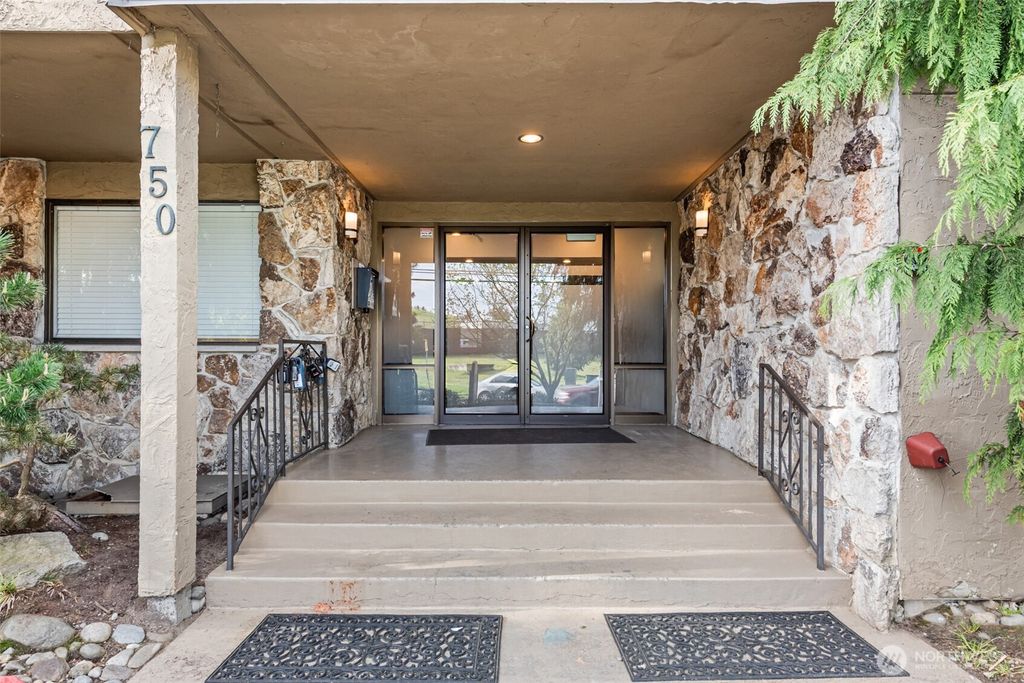 Photo of 750 N 143rd Street #312, Seattle, WA 98133 (MLS # 2512636)