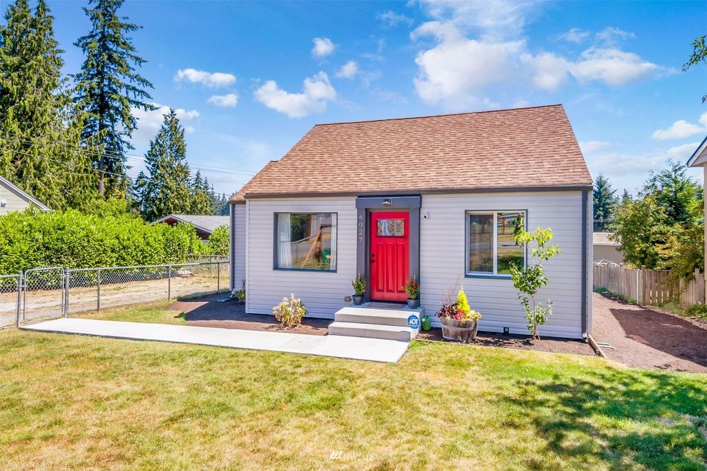 Photo of 6027 Dexter Avenue, Everett, WA 98203 (MLS # 1975663)