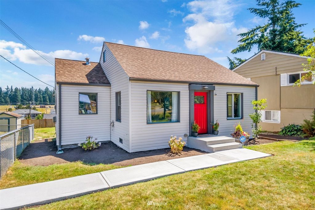Photo of 6027 Dexter Avenue, Everett, WA 98203 (MLS # 1975663)