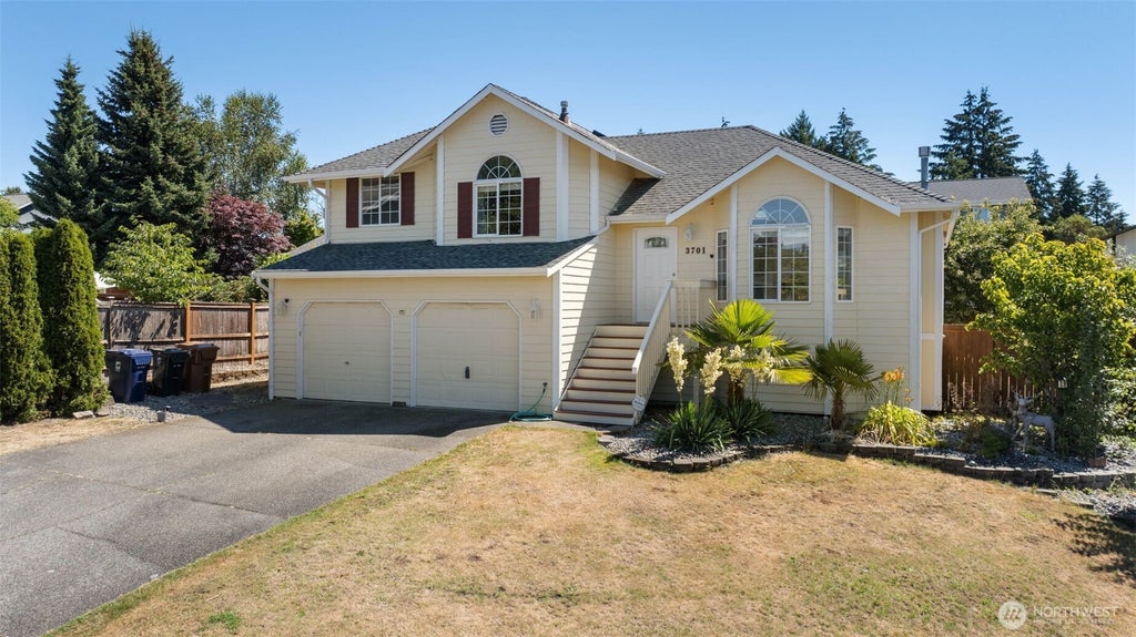 Photo of 3701 Browns Point Blvd BLVD, Tacoma, WA 98422 (MLS # 2552210)