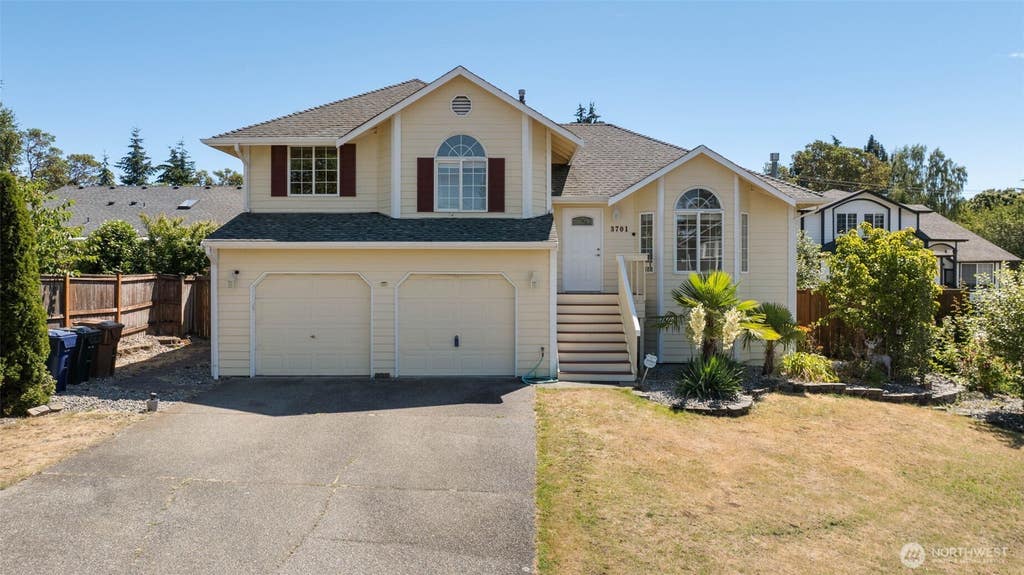 Photo of 3701 Browns Point Blvd BLVD, Tacoma, WA 98422 (MLS # 2552210)