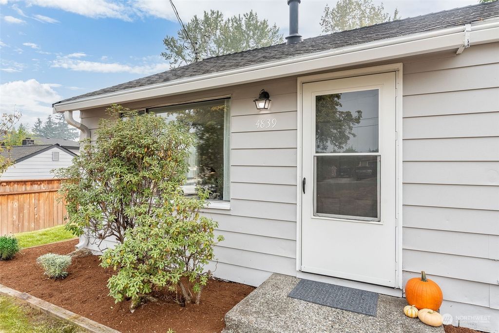 Photo of 4839 S 172nd Place, SeaTac, WA 98188 (MLS # 2011442)