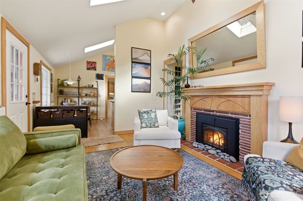 Photo of 9730 46th Avenue NE, Seattle, WA 98115 (MLS # 2493944)