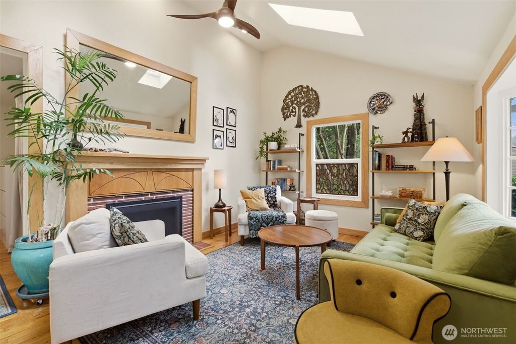 Photo of 9730 46th Avenue NE, Seattle, WA 98115 (MLS # 2493944)