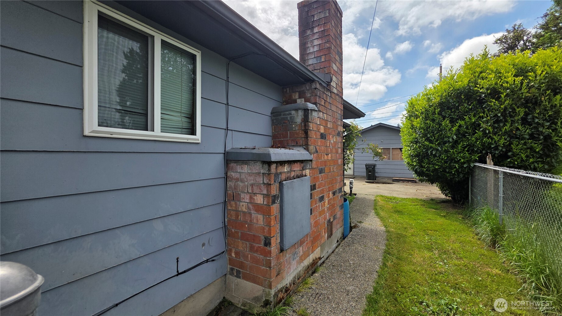 836 E 47TH