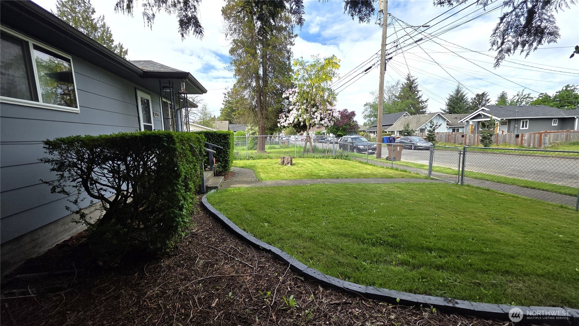 836 E 47TH