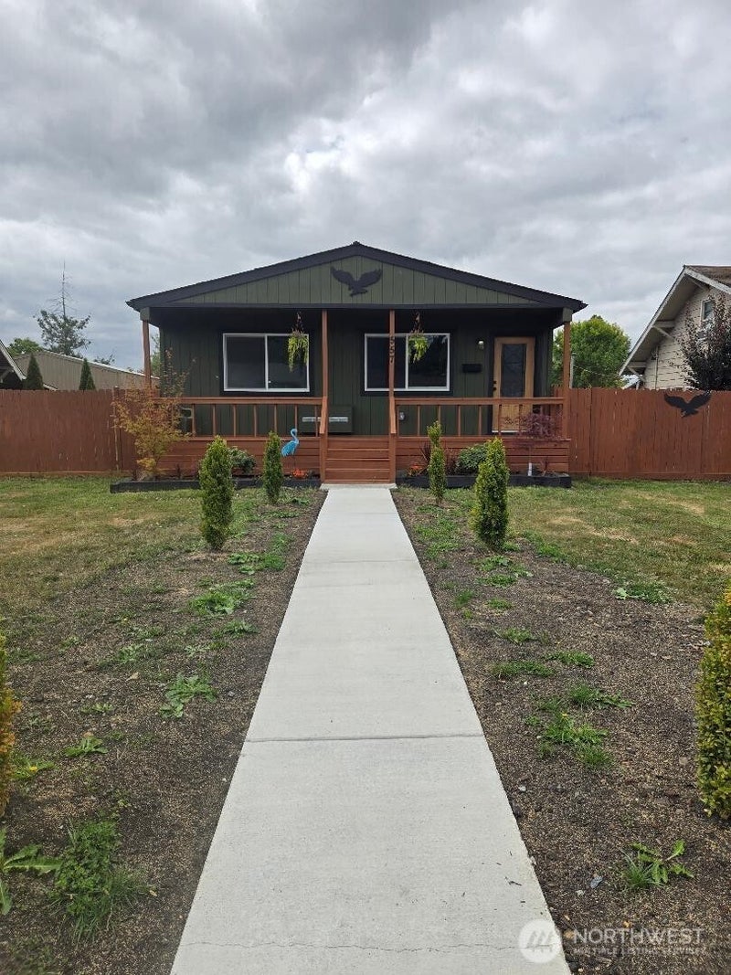 557 SW Pacific Avenue