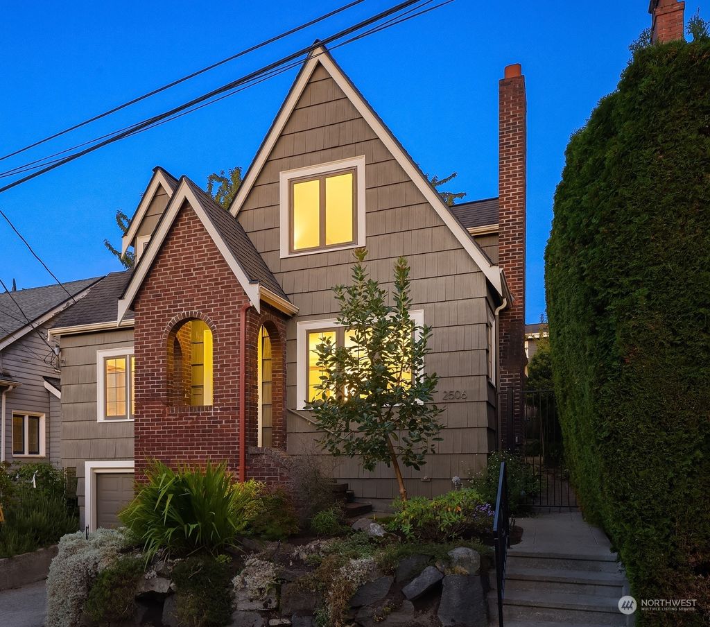 Photo of 2506 Nob Hill Avenue N, Seattle, WA 98109 (MLS # 2002657)