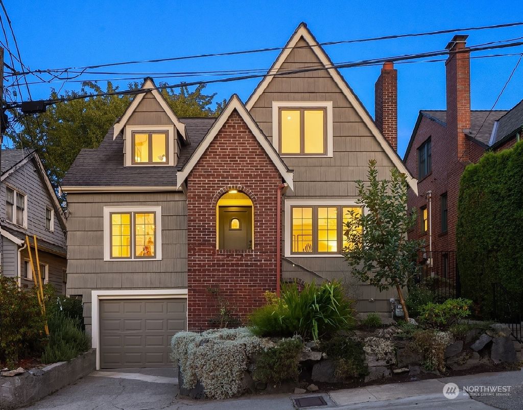 Photo of 2506 Nob Hill Avenue N, Seattle, WA 98109 (MLS # 2002657)