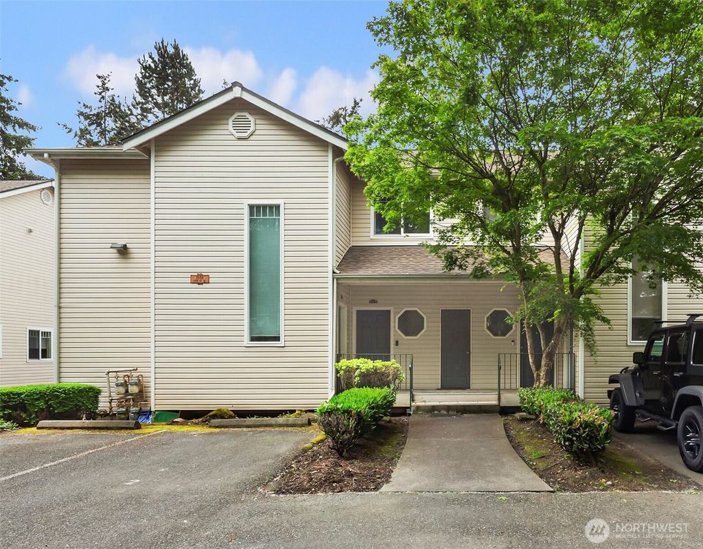 Photo of 1006 37th Street SE #B, Auburn, WA 98002 (MLS # 2523333)