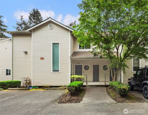 Photo of 1006 37th Street SE #B, Auburn, WA 98002 (MLS # 2523333)