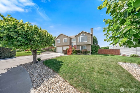 Photo of 2427 Bellanca Ct Ct, East Wenatchee, WA 98802 (MLS # 2519047)