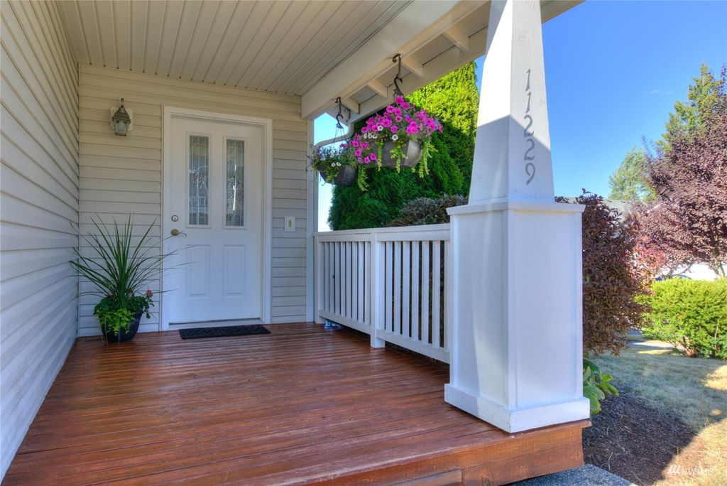 Photo of 11229 14th Place SE, Lake Stevens, WA 98258 (MLS # 1987933)