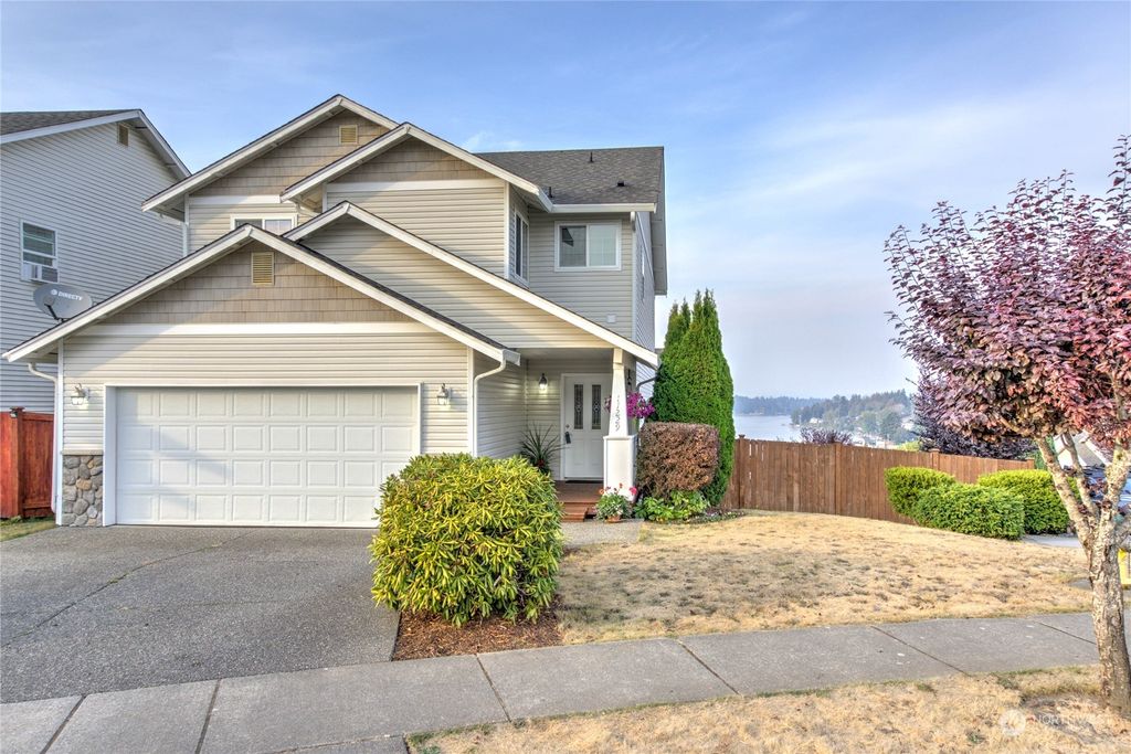Photo of 11229 14th Place SE, Lake Stevens, WA 98258 (MLS # 1987933)